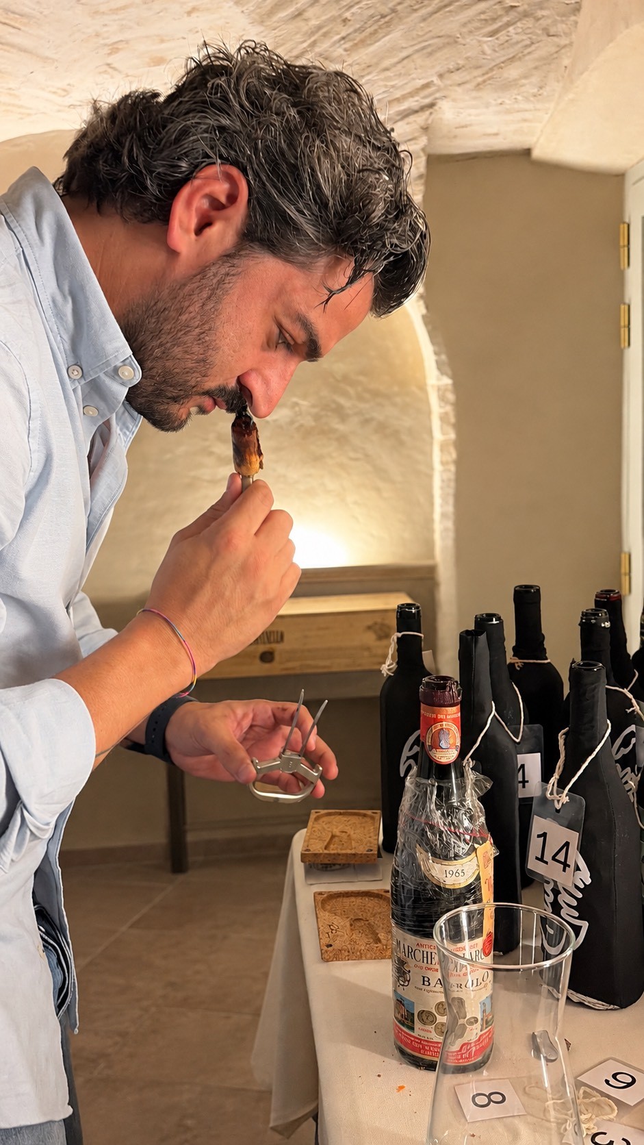 Nicola Prestini durante una degustazione alla cieca